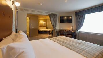 Comfy Family Room Sleeps 4 (Double Bed & Sofa Bed)