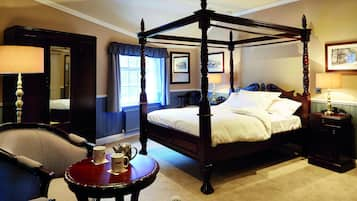 Four Poster | Desk, iron/ironing board, free WiFi, bed sheets