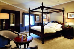 Four Poster | Desk, iron/ironing board, free WiFi, bed sheets