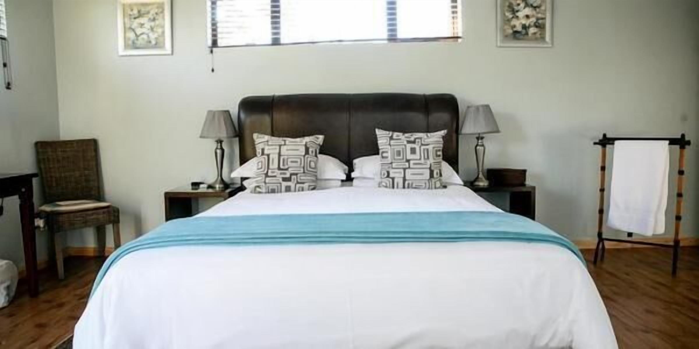 Minibar, desk, free WiFi, bed sheets