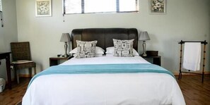 迷你吧、書桌、免費 Wi-Fi、床單