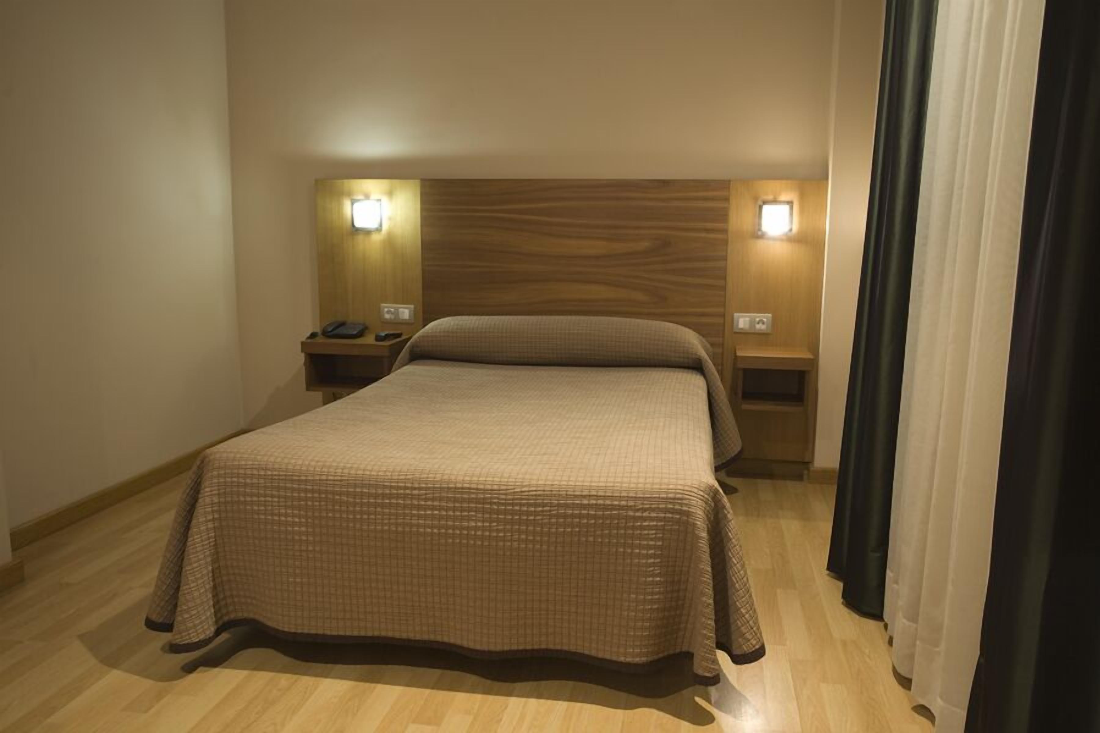 desk, blackout curtains, free wifi