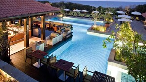 A rooftop infinity pool with lounge areas, a bar, and outdoor seating. - Zimbali beach estate  (Ballito)