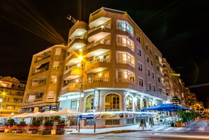 Fachada del alojamiento - Noche