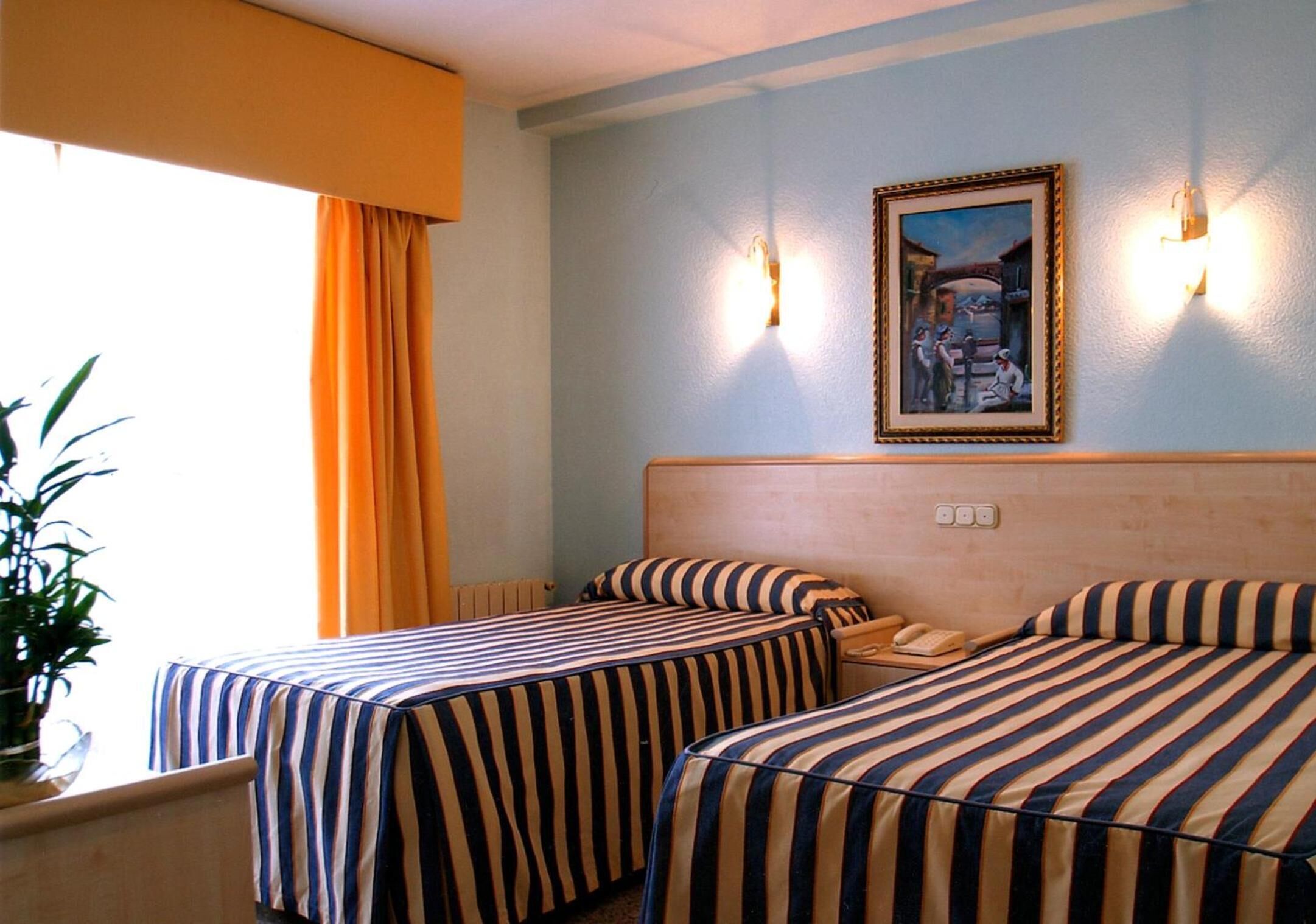 minibar, in-room safe, desk, free wifi