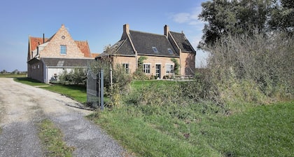 Manoir de Dixmude avec jeux