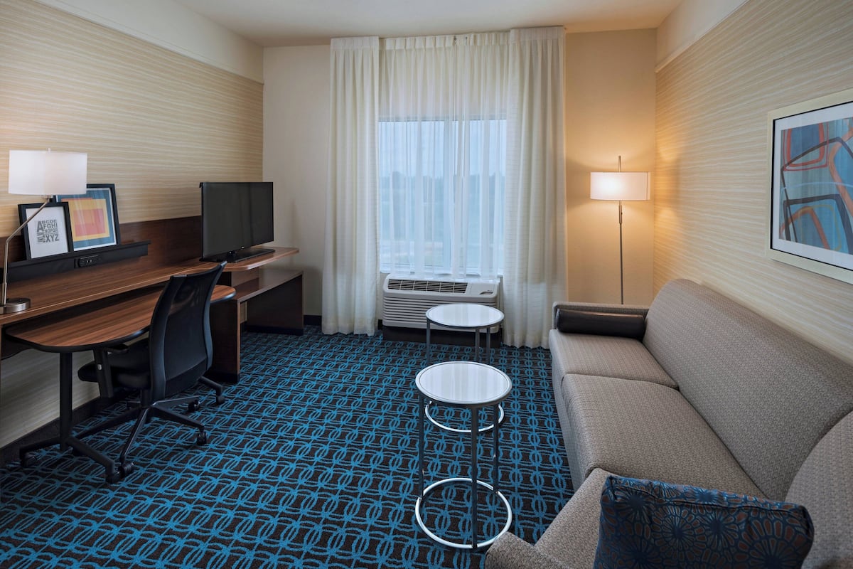 32-inch lcd tv with cable channels, smart tv, netflix