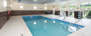 Indoor pool - Fairfield Inn & Suites by Marriott Detroit Chesterfield (New Baltimore)