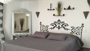 3 bedrooms, iron/ironing board, WiFi