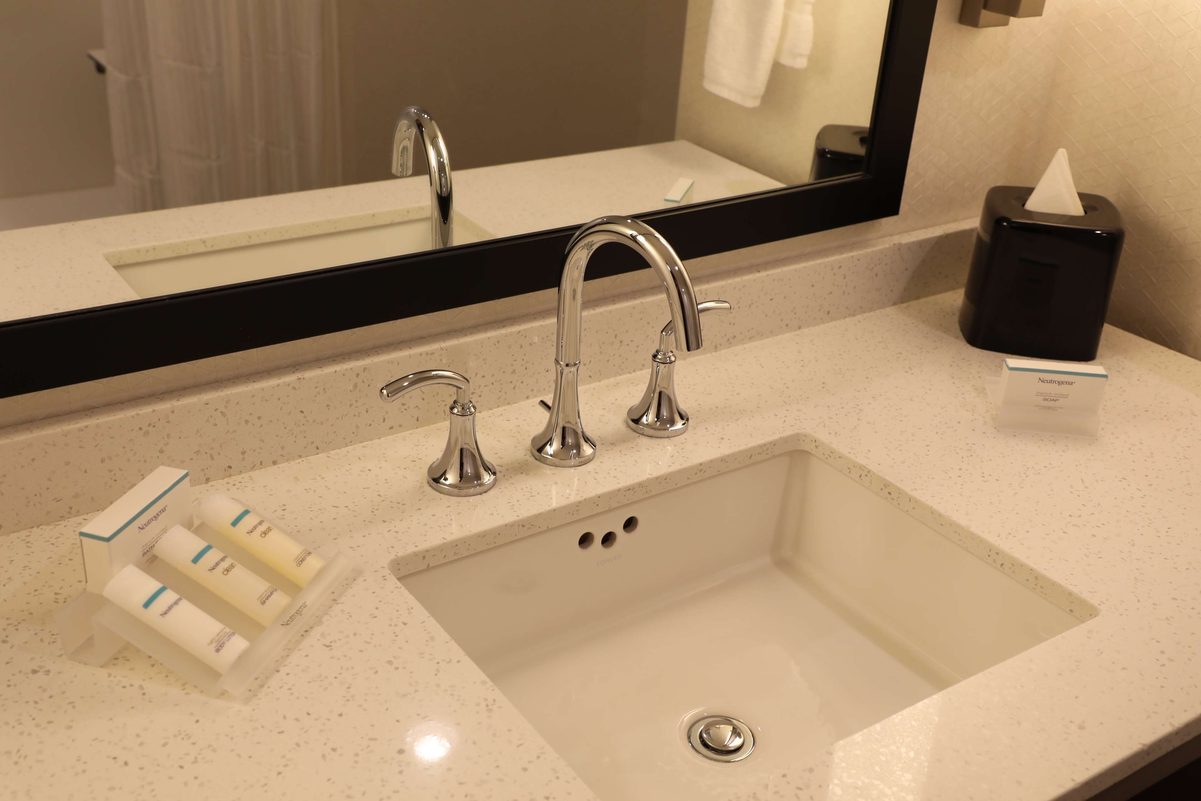 junior suite, 1 king bed, accessible | bathroom | deep-soaking bathtub, rainfall showerhead, free toiletries, hair dryer