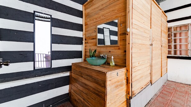 Asrama Umum Ekonomi, asrama campuran | Kamar mandi