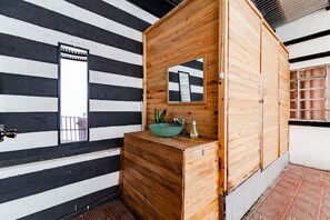 Bathroom - Tequila Sunrise B&B - Hostel (Guatemala City)