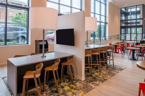 Free daily continental breakfast  - Residence Inn Pittsburgh Oakland/University Place (Pittsburgh)