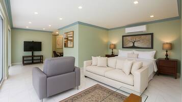 Exclusive Room | Living area | 60-inch Smart TV with satellite channels, Netflix, Hulu