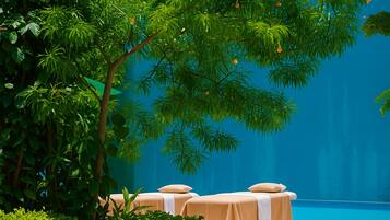 2 outdoor pools, pool umbrellas, sun loungers