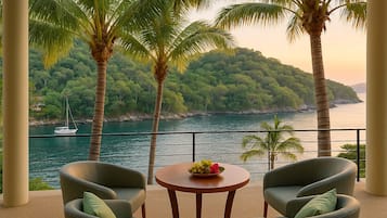 2 outdoor pools, pool umbrellas, pool loungers