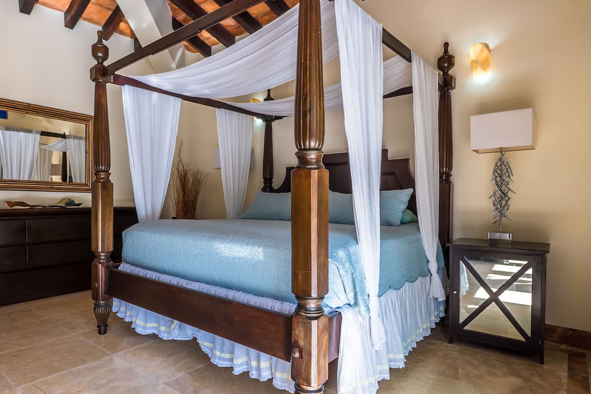 Suite Romantique, 1 très grand lit, vue piscine