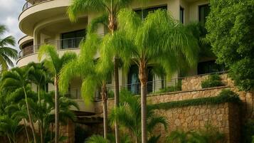 Vista frontal de la propiedad