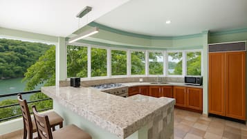 Exclusive Room | Private kitchen | Coffee/tea maker, cleaning supplies