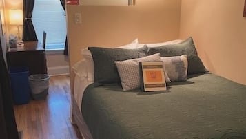 Habitación estándar | Ropa de cama de alta calidad y colchones con acolchado adicional