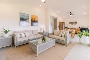 Two Bedroom Apartment | Living room | 40-inch LCD TV with cable channels, TV, Netflix - Hotel Santa Teresa by the Beach (Cóbano)