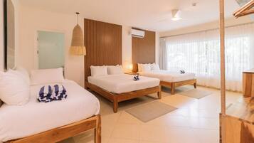 Family 2 Queen with Balcony Courtyard V