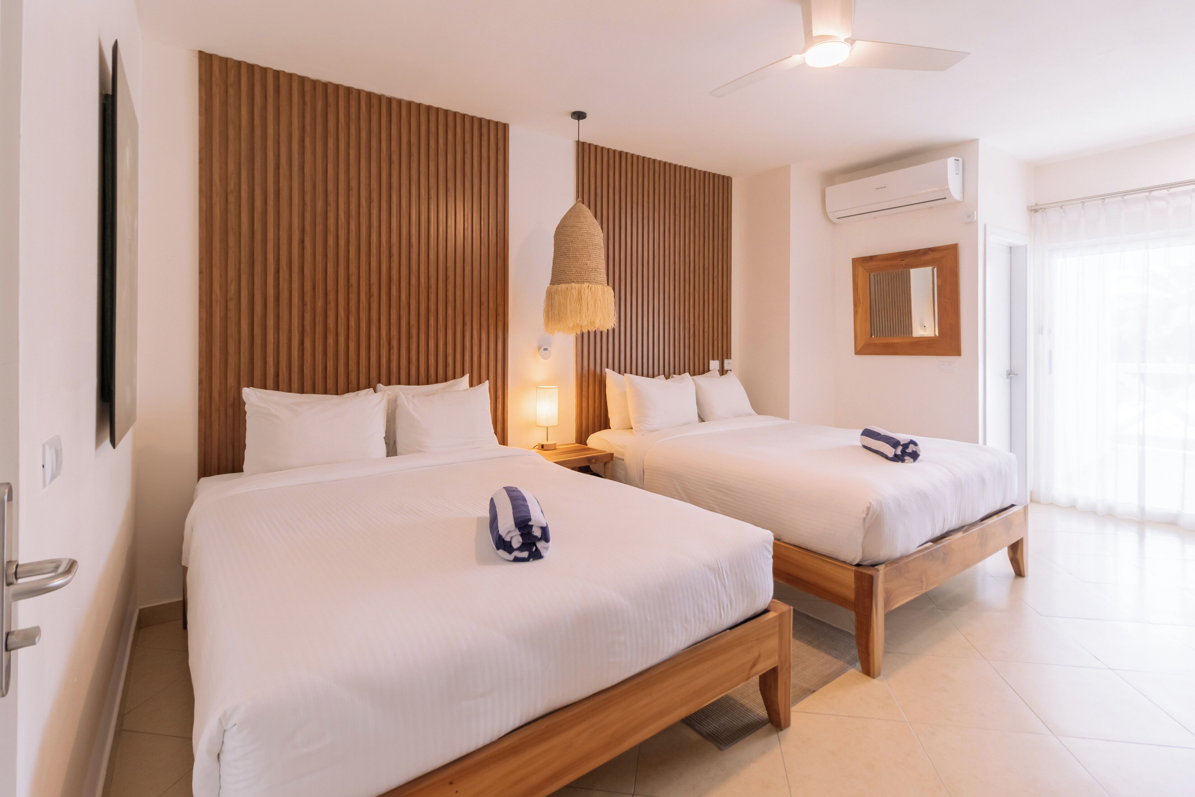 Deluxe Queen With Balcony | Couette en duvet d'oie, coffres-forts dans les chambres, Wi-Fi gratuit