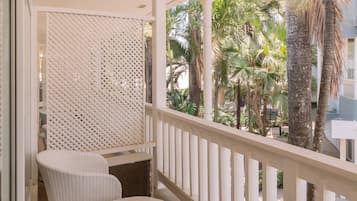 Superior Queen with Balcony Courtyard V | Balkon