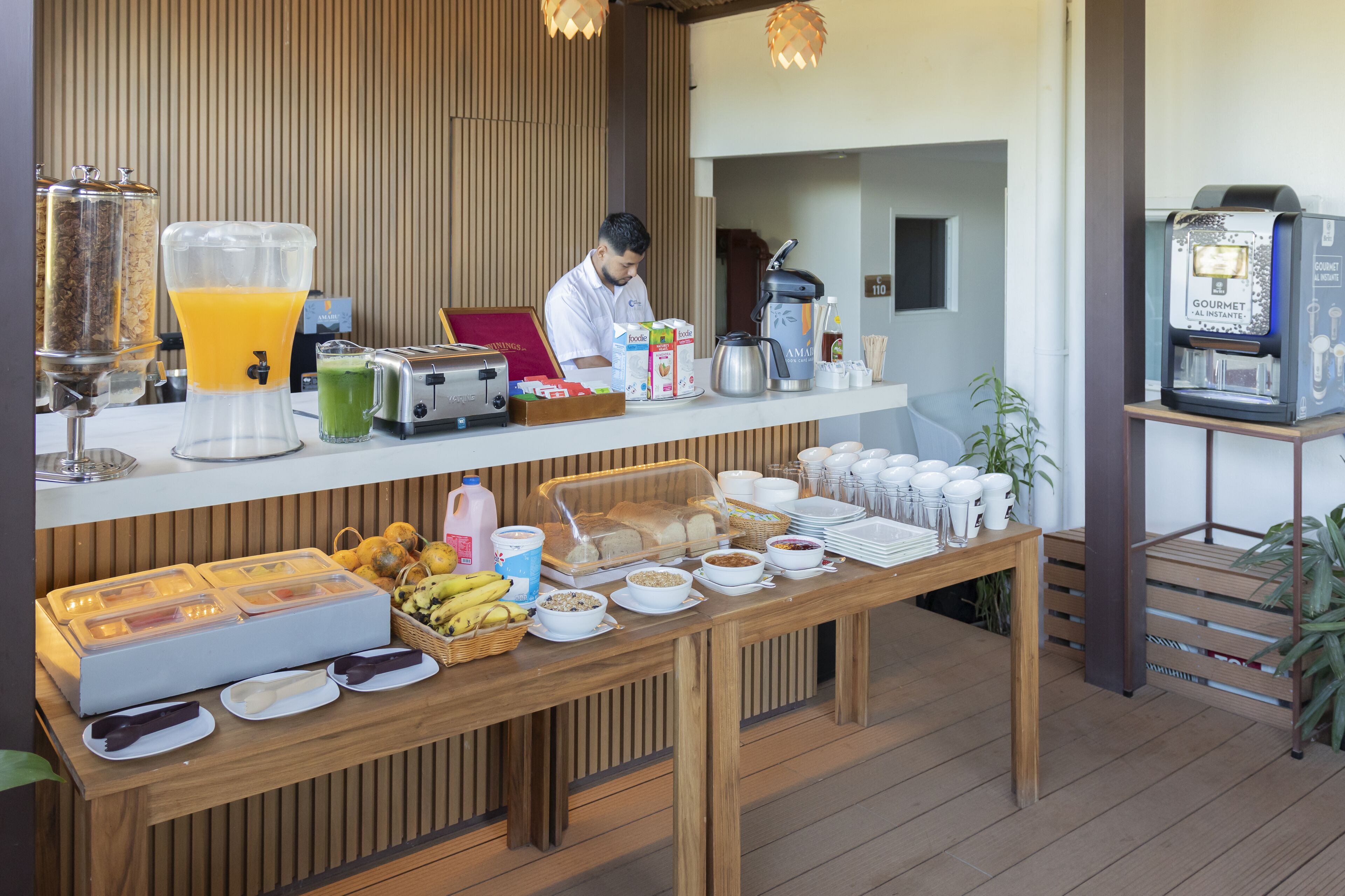 free daily buffet breakfast