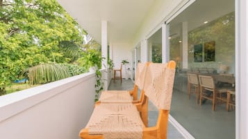 Two Bedroom Apartment | 阳台