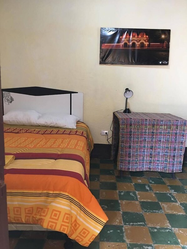 Basic Room, 1 Twin Bed | Free WiFi - La Union Guesthouse (Antigua Guatemala)