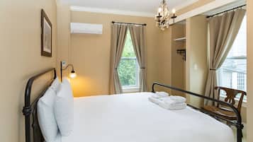 Chambre, 1 lit double, salle de bains commune | Wi-Fi gratuit, draps fournis