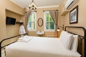 Basic Room, 1 King Bed | Free WiFi, bed sheets