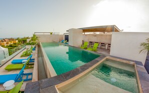 Außenpool, Pool auf dem Dach