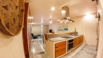 Deluxe Condo, 2 Bedrooms, Terrace, Partial Ocean View | Private kitchen | Full-size fridge, microwave, oven, stovetop