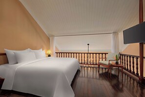 Duplex Suite Balcony, Club Wing | Premium bedding, in-room safe, desk, laptop workspace