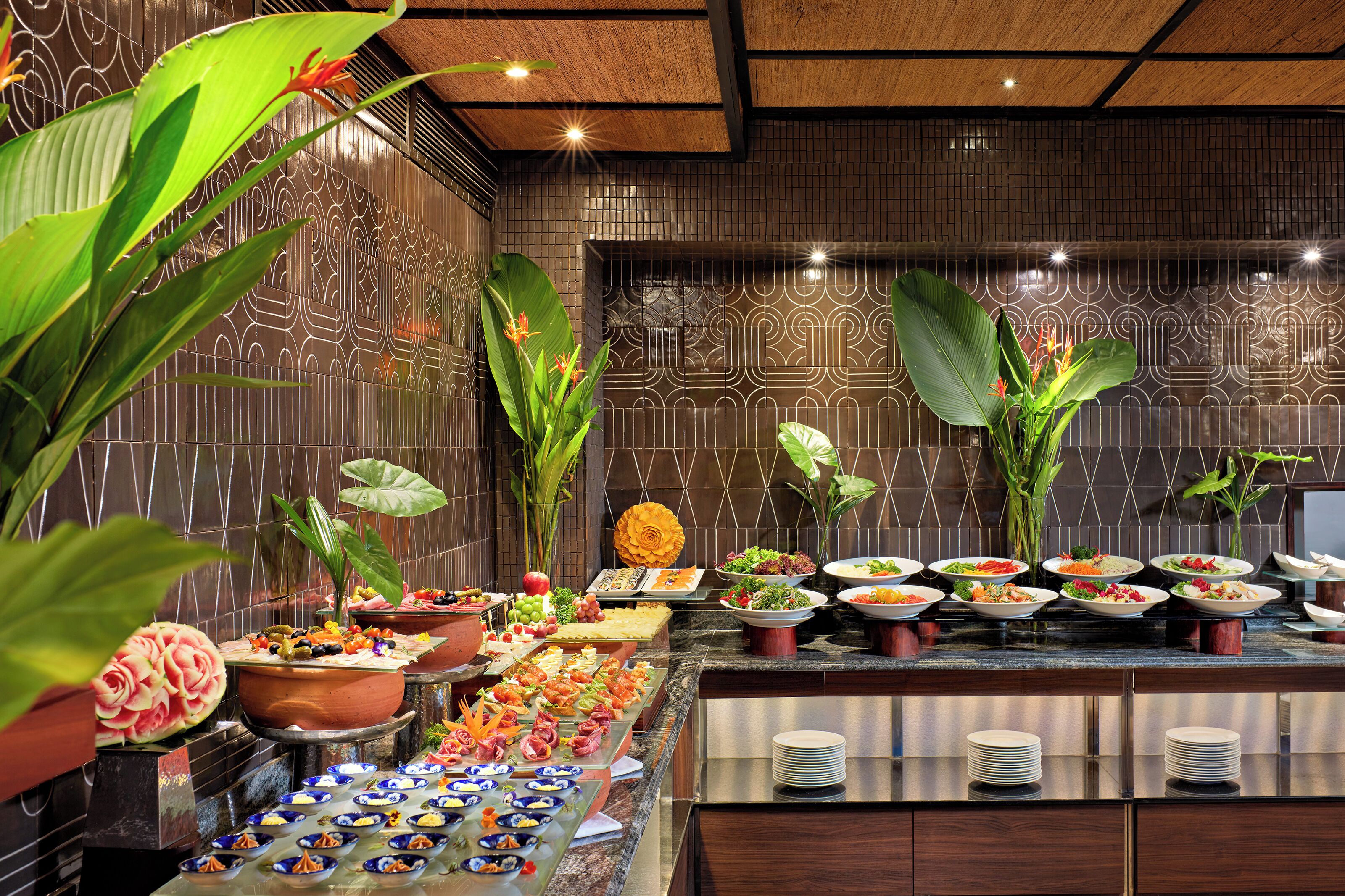 Free daily buffet breakfast