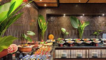 Free daily buffet breakfast