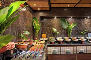 Free daily buffet breakfast