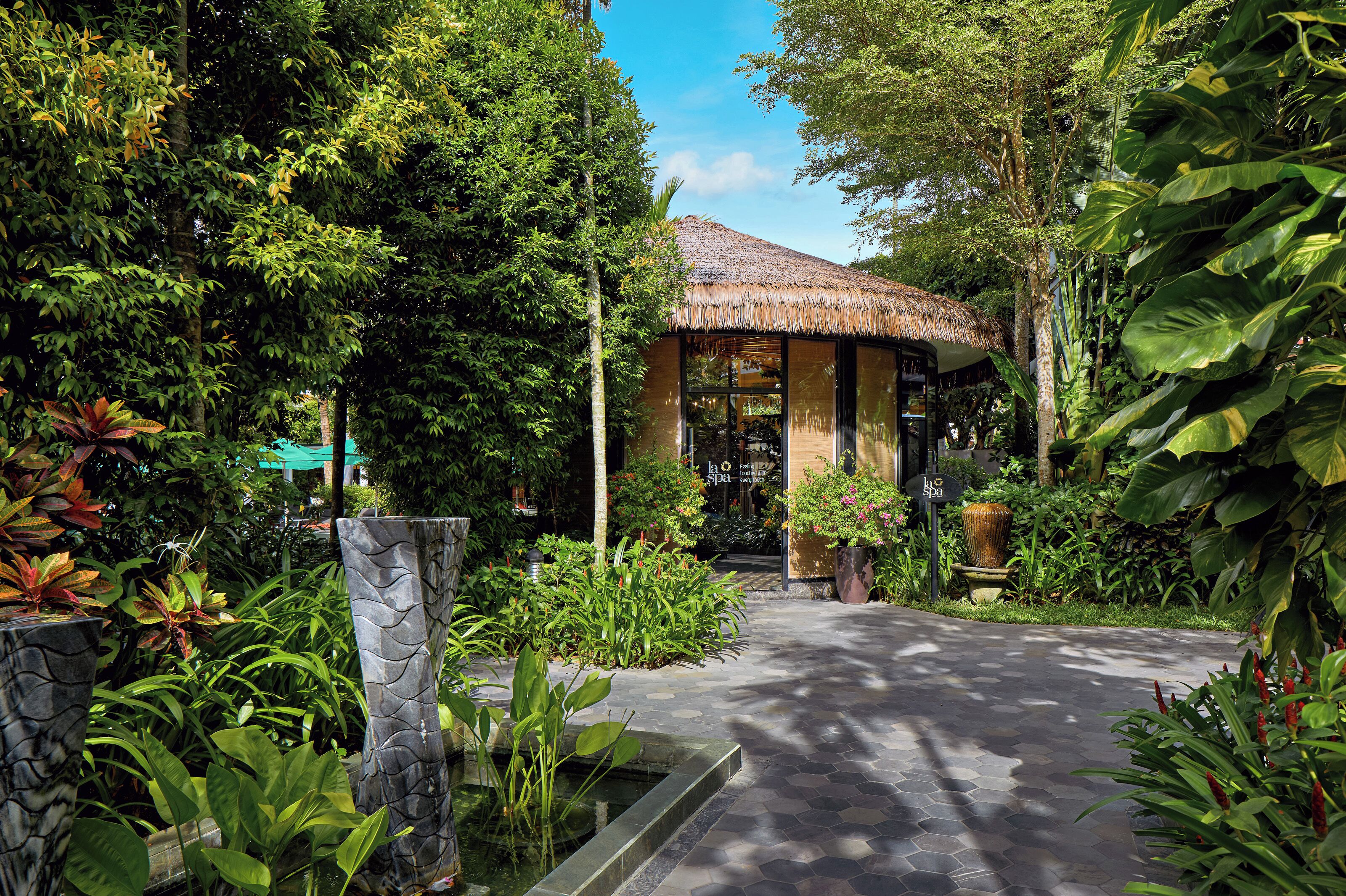 Sauna, hot tub, steam room, body treatments, hot stone massages