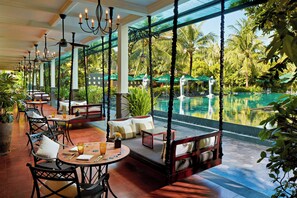 2 restaurants, breakfast, lunch, dinner served; Asian cuisine