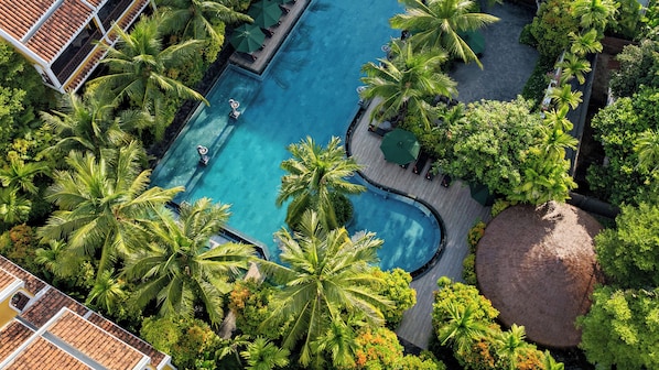 4 outdoor pools, pool umbrellas, sun loungers - La Siesta Hoi An Resort & Spa (Da Nang)