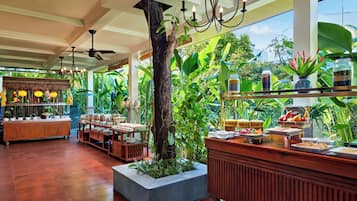 Desayuno buffet incluido todos los días