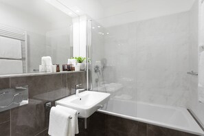 Eco-friendly toiletries, hair dryer, bathrobes, slippers - Hotel Schwaiger (Prague)