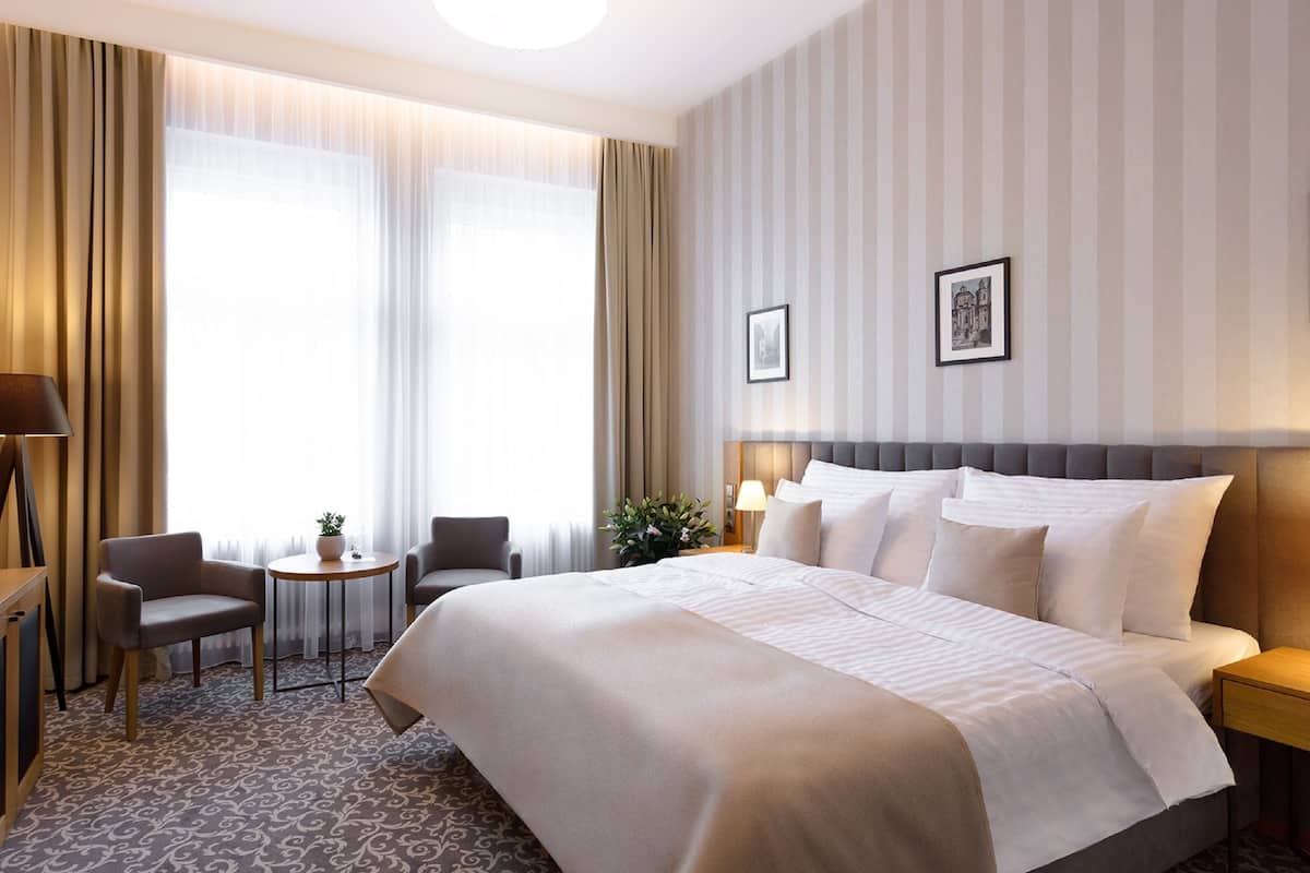 Double Room | 1 bedroom, Egyptian cotton sheets, hypo-allergenic bedding, minibar