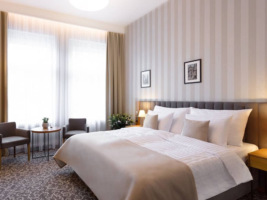 Egyptian cotton sheets, hypo-allergenic bedding, minibar, in-room safe