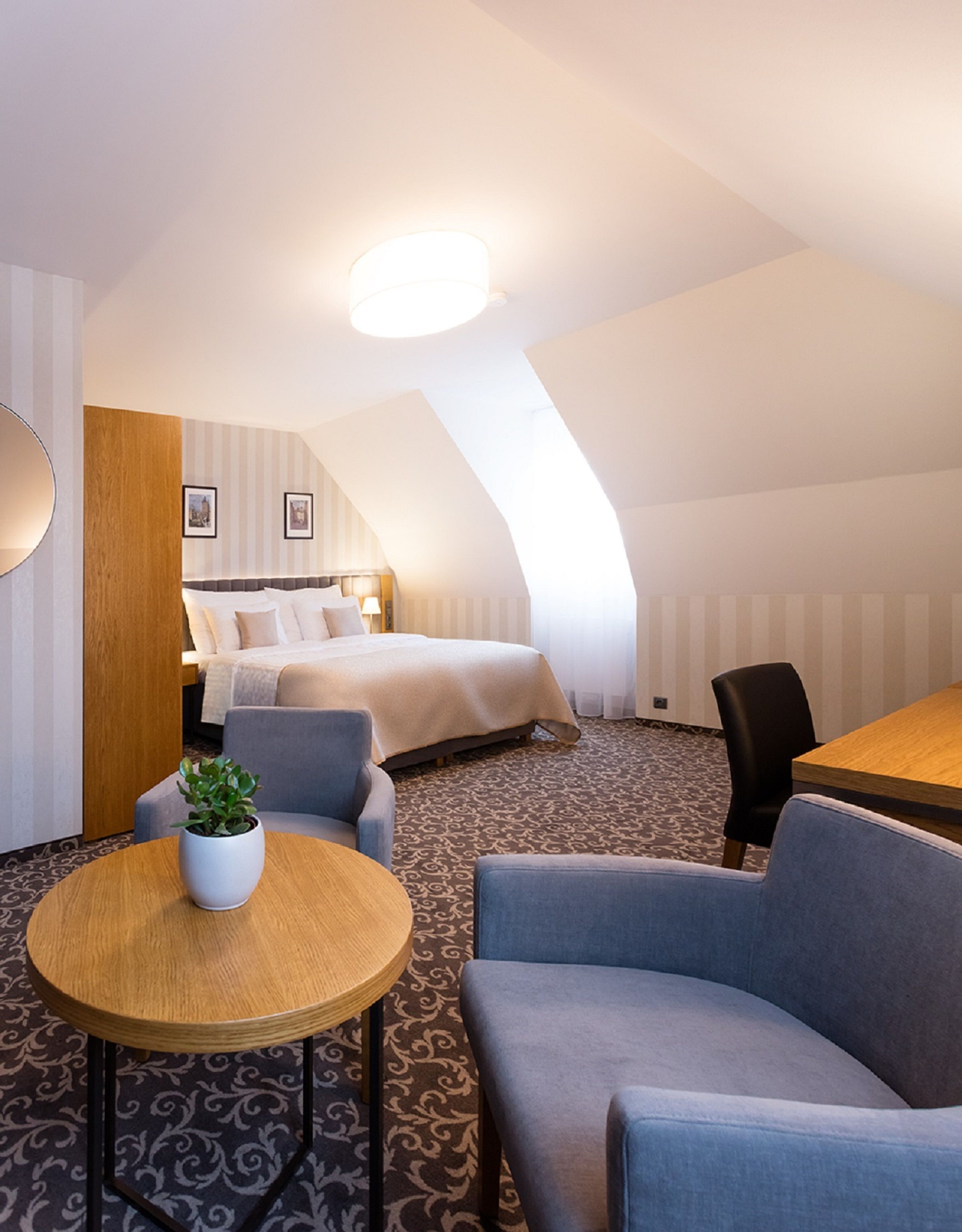 junior suite | 1 bedroom, egyptian cotton sheets, hypo-allergenic bedding, minibar