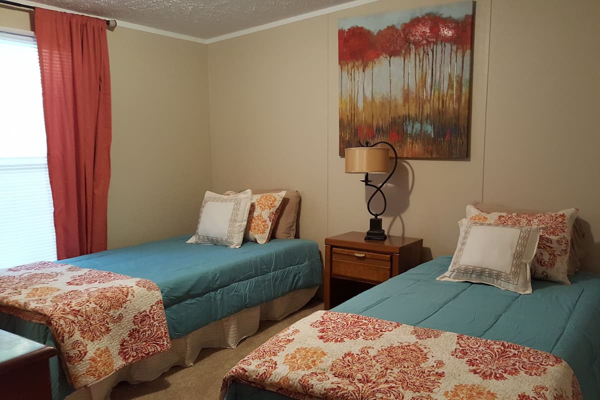Room, 2 Twin Beds (Serene) | Iron/ironing board, free WiFi
