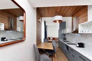 Grand Apartment, Kitchenette | Private kitchen | Fridge, microwave, stovetop, coffee/tea maker - Aplend Vila Magnolia (Vysoké Tatry)