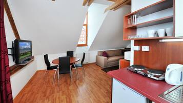 Family Studio Suite, Kitchenette | View from room